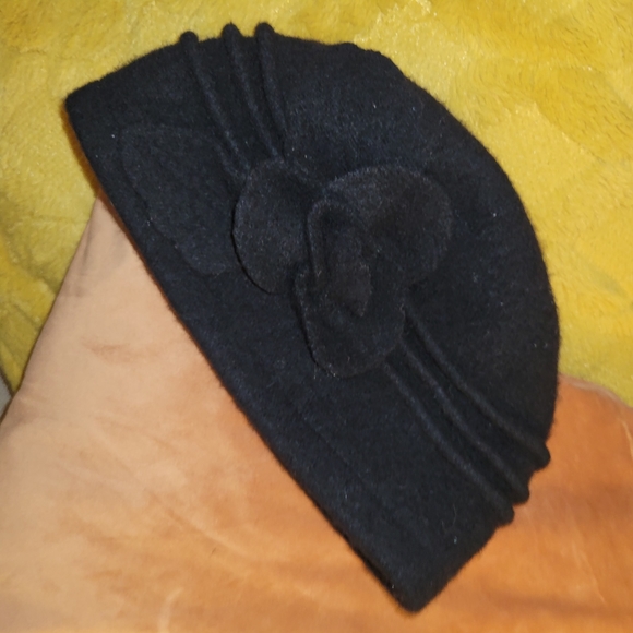 💵3/$20 Black Wool Hat with Flower Accent One Size - Picture 7 of 12